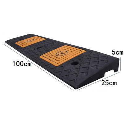 Heavy Duty Flexible Black Yellow Wheelchair Kerb Ramp For Roadway